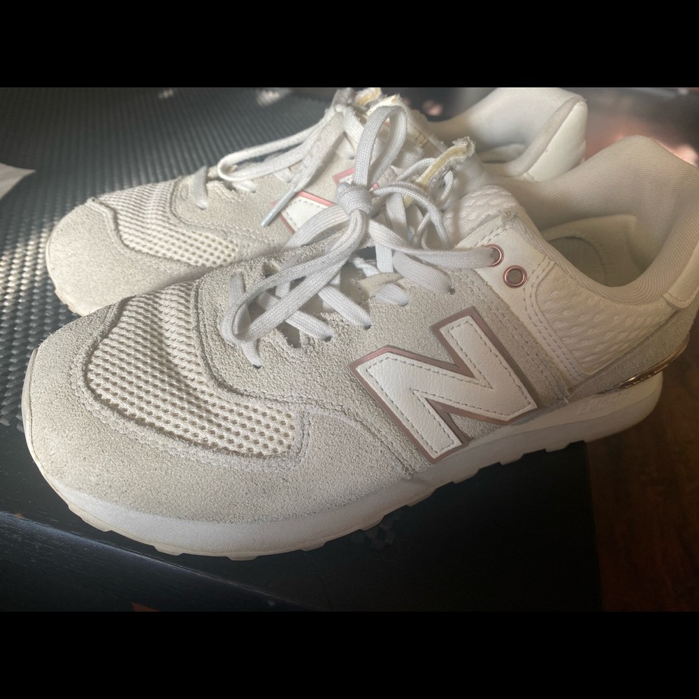 New Balance Sz 8 Women’s 574 Rose Gold Trim w/Silver Gray (WL574FSC) - VGC!